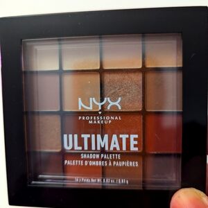 Nyx Warm Neutrals Shadow palette